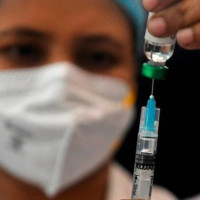 Nên ăn gì để làm giảm tác dụng phụ sau khi tiêm vaccine Covid-19?