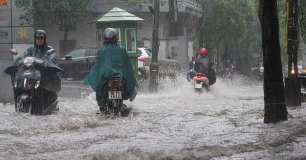 Dự báo thời tiết ngày 23/7/2021: Hà Nội có mưa to kèm lốc, sét và gió giật mạnh