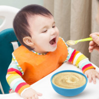 Nêm muối vào đồ ăn cho trẻ thế nào cho hợp lý?
