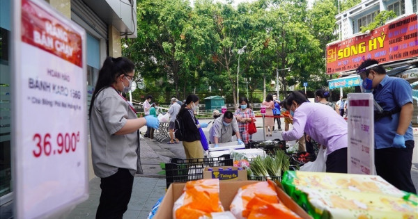 TP Hồ Chí Minh tăng cường các điểm bán hàng thiết yếu phục vụ người dân