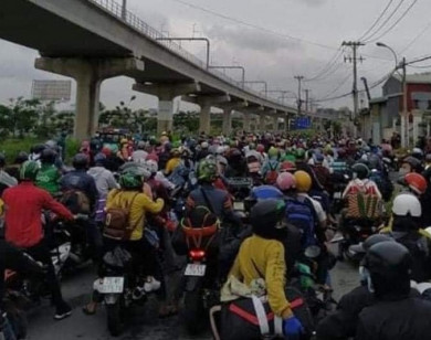 Người dân lại ùn ùn tìm cách chạy khỏi TP Hồ Chí Minh: Nghĩ vừa giận vừa thương!