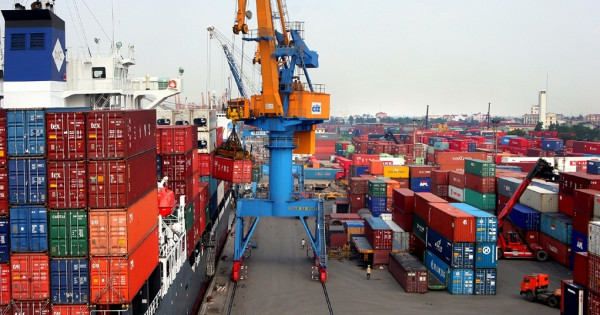 Xuất nhập khẩu hàng hóa nửa đầu tháng 8 giảm hơn 5 tỷ USD