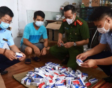 Tạm giữ hàng trăm hộp thuốc điều trị Covid-19 không rõ nguồn gốc ở Hà Nội