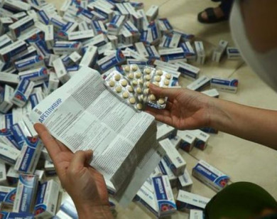 Hà Nội bắt giữ gần 500 hộp thuốc điều trị Covid-19 không rõ nguồn gốc