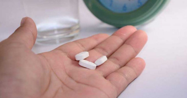 Cụ bà bị ''ngộ độc'' do uống phải thuốc nam có trộn lẫn Paracetamol