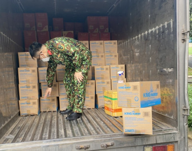 Đợt 3, TNI King Coffee trao tặng thiết bị y tế và thực phẩm thiết yếu cho tuyến đầu chống dịch và người dân vùng dịch