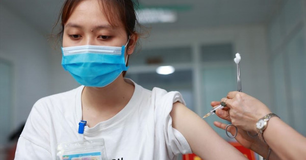 Bộ Y tế chỉ đạo khẩn không tiêm vaccine Covid-19 cho người dưới 18 tuổi