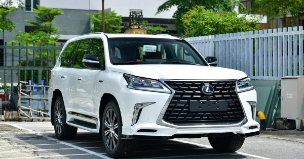 Giá xe ô tô Lexus tháng 9/2021: Thấp nhất 2,1 tỷ đồng