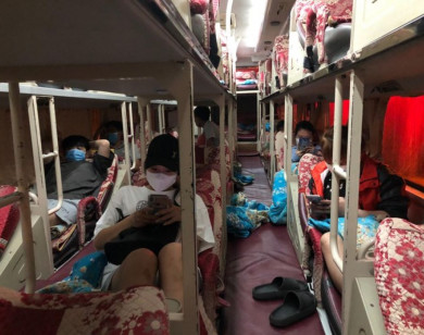 Hà Nội: Phát hiện xe khách giường nằm vận chuyển ''khách chui'' ra khỏi thành phố