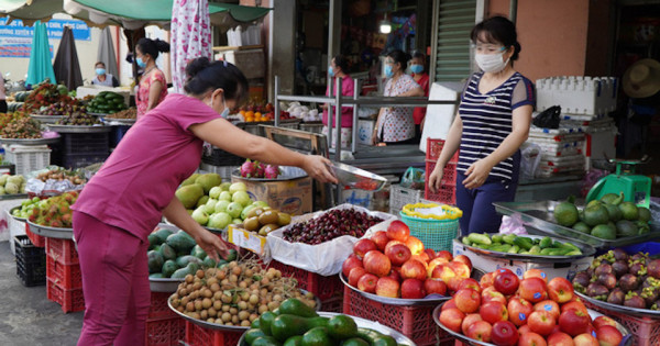 TP Hồ Chí Minh: Hơn 30 chợ truyền thống hoạt động trở lại, giá thực phẩm giảm mạnh