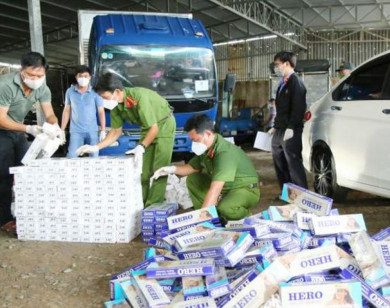 Sóc Trăng: Phát hiện hơn 11.000 bao thuốc lá lậu giấu trong thùng khẩu trang y tế