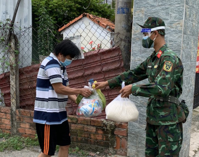 TP Hồ Chí Minh kéo dài thời gian chi tiền hỗ trợ đợt 3 cho người dân khó khăn vì Covid-19