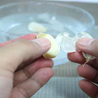 5 cách bóc vỏ tỏi cực nhanh