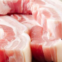 Có nên chần thịt bằng nước sôi trước khi chế biến?