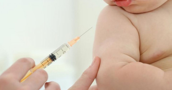 Hà Nội: 18 trẻ sơ sinh bị tiêm nhầm vaccine Covid-19