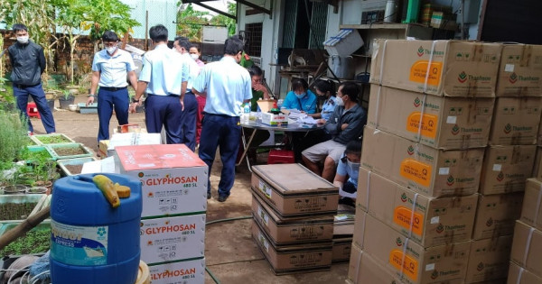 Bắt giữ hơn 3.600 lít thuốc bảo vệ thực vật chứa hoạt chất cấm sử dụng ở Việt Nam