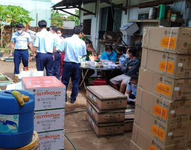 Bắt giữ hơn 3.600 lít thuốc bảo vệ thực vật chứa hoạt chất cấm sử dụng ở Việt Nam