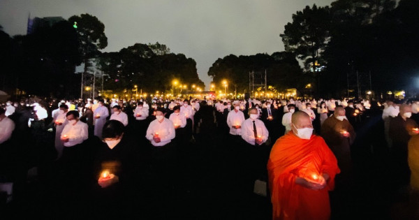 Lễ tưởng niệm hơn 17.000 người mất vì Covid-19 ở TP Hồ Chí Minh