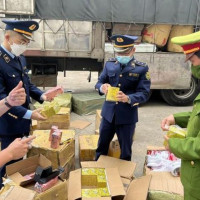 Thanh Hóa: Bắt giữ số lượng lớn giày dép, nước hoa không rõ nguồn gốc