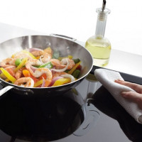 7 cách làm sạch mặt bếp từ đơn giản và hiệu quả
