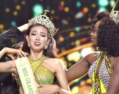 Nguyễn Thúc Thùy Tiên đăng quang Hoa hậu Hoà bình Quốc tế 2021