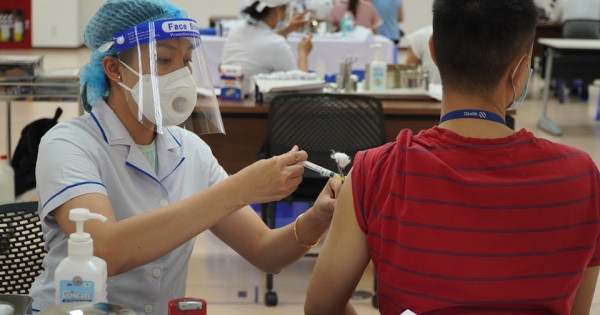 TP Hồ Chí Minh: Đề xuất tiêm vaccine phòng Covid-19 mũi 3 cho người dân từ 10/12