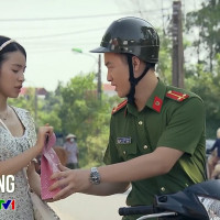 Phố trong làng tập 20: Hoài gửi quà cho Nam