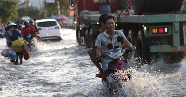 TP Hồ Chí Minh: Triều cường sắp đạt đỉnh, nhiều tuyến đường nguy cơ ngập sâu