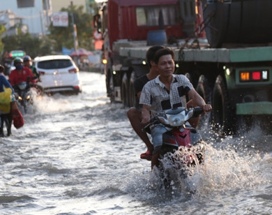 TP Hồ Chí Minh: Triều cường sắp đạt đỉnh, nhiều tuyến đường nguy cơ ngập sâu