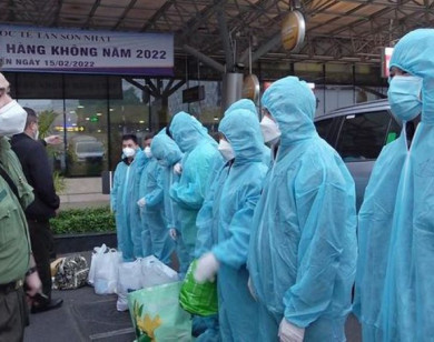 Trục xuất 12 người nước ngoài nhập cảnh trái phép, lẩn trốn ở TP Hồ Chí Minh