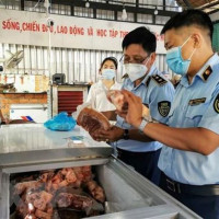 Cần Thơ: Phát hiện 734 kg thịt heo, sụn gà không rõ nguồn gốc 