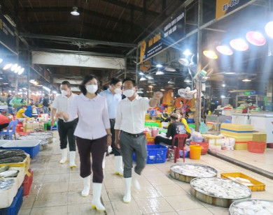TP Hồ Chí Minh: Xử lý các điểm bán tự phát quanh chợ đầu mối