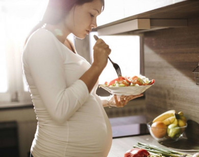Phụ nữ mang thai dễ bị rối loạn tiêu hóa trong ngày Tết