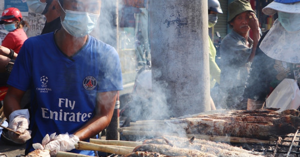 Phố cá lóc nướng ở Sài Gòn “hốt bạc” ngày vía Thần Tài