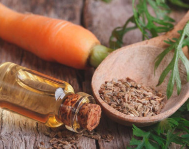 7 tác dụng tuyệt vời của tinh dầu hạt cà rốt với sức khỏe