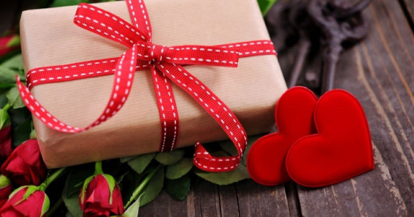 Gợi ý quà tặng Valentine ý nghĩa cho bạn gái năm 2022