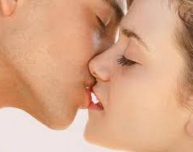 5 căn bệnh có thể lây truyền có nụ hôn