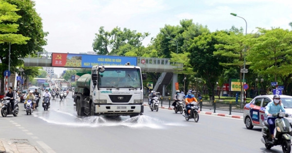 TP Hồ Chí Minh tưới nước rửa đường để giảm ô nhiễm môi trường