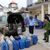 Phát hiện hơn 1.000 kg mỡ nước bẩn không rõ nguồn gốc ở Lạng Sơn