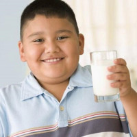 Chọn sữa đúng cách cho trẻ thừa cân, béo phì?