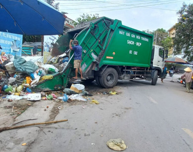 Góc khuất thu gom và vận chuyển rác ở Cần Thơ