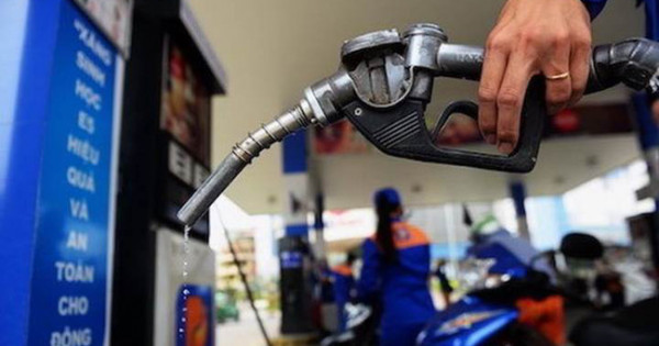 Giá xăng dầu đồng loạt giảm sau 7 lần tăng liên tiếp