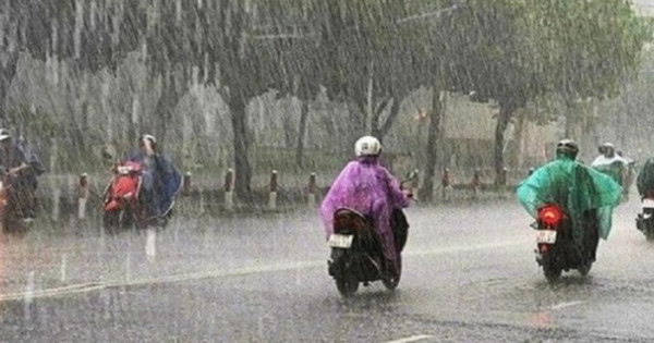 Dự báo thời tiết ngày 15/7/2022: Hà Nội tiếp tục mưa to kèm lốc sét và gió giật mạnh