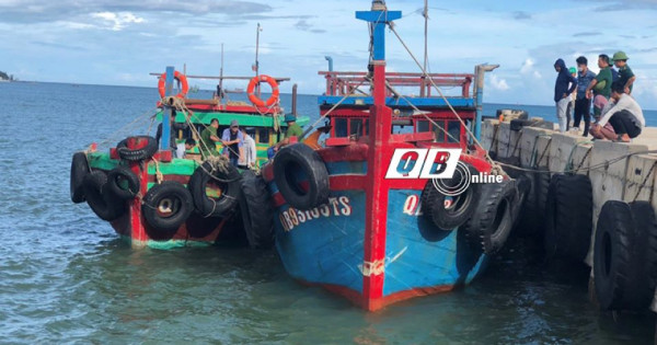 Bắt giữ hai tàu chở 7000 lít dầu không rõ nguồn gốc ở Quảng Bình