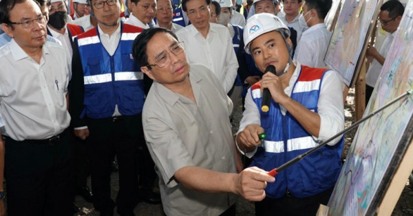 Thủ tướng Phạm Minh Chính thị sát tuyến metro số 1