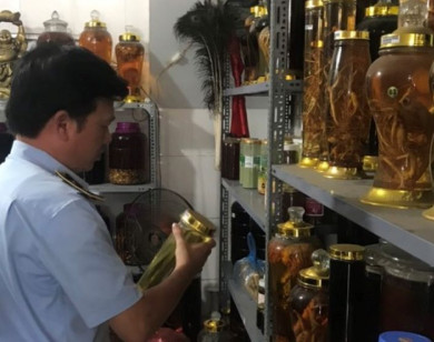 Phát hiện 645 lít rượu không rõ nguồn gốc tại Hà Nội