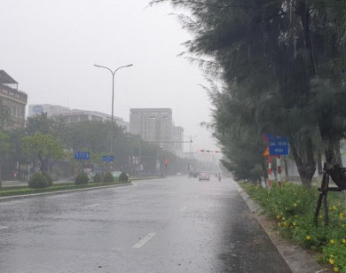 Tin mới nhất về bão số 4: Đà Nẵng đã có mưa to, gió rít