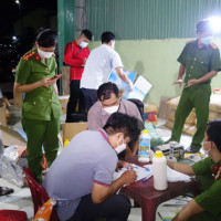 Bắt quả tang đối tượng sản xuất thuốc bảo vệ thực vật giả ở An Giang