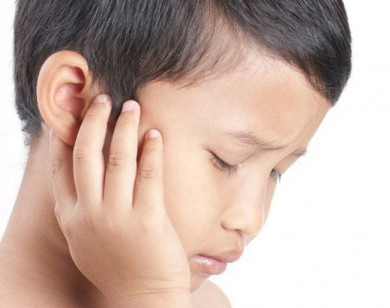 Trẻ dễ bị suy giảm thính lực nếu thường xuyên tới phòng hát 