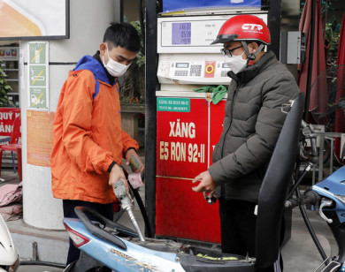 Giá xăng dầu giảm hơn 1.000 đồng/lít từ chiều nay 